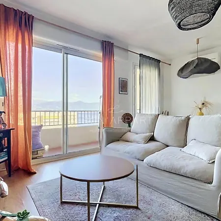 F2 Avec Balcon Vue * Ajaccio (Corsica)